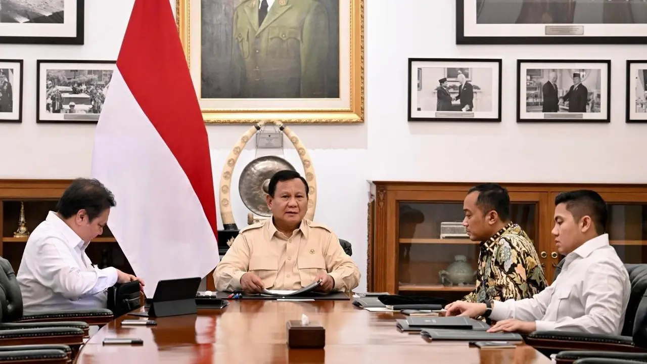 Menteri Koordinator Bidang Perekonomian Airlangga Hartarto  menemui Presiden Prabowo Subianto.