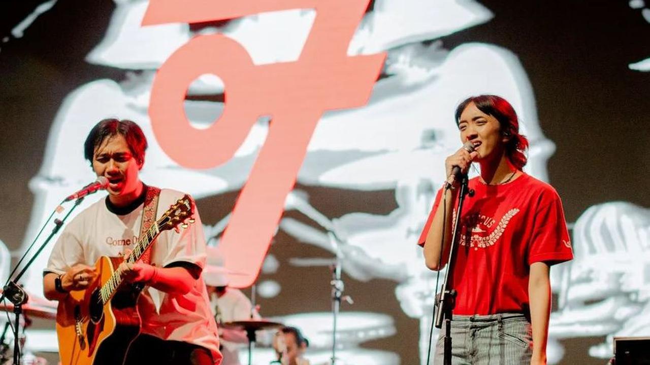 Sempat Digoda Penonton, Ini 8 Potret Aishameglio Putri Duta Sheila On 7 Saat Manggung Bareng - Sang Ayah Ungkap Tugas Utama Anaknya