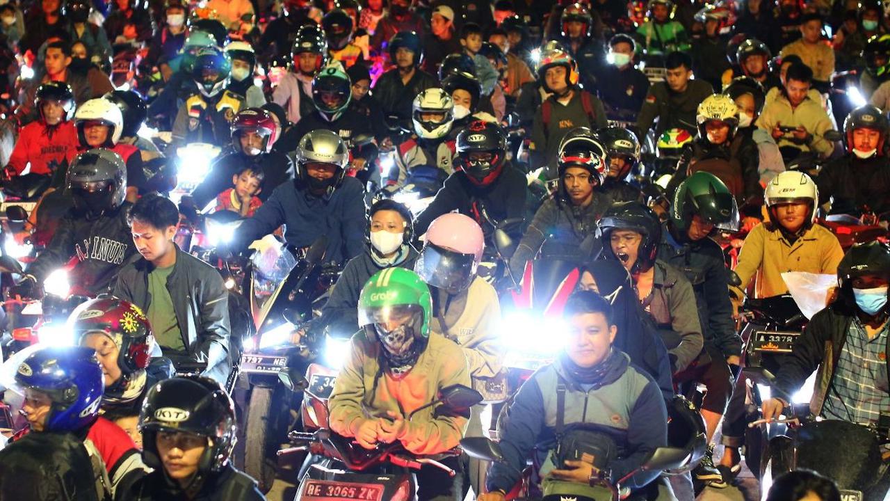 Mudik merupakan waktu yang paling ditunggu untuk berkumpul bersama keluarga saat lebaran tiba. Ratusan juta orang diprediksi bakal mudik pada tahun 2024 ini.&nbsp;<br>