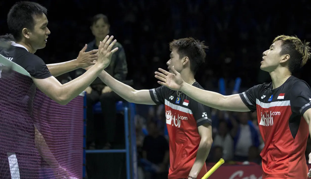 Kevin Sanjaya / Marcus Fernaldi Gideon melawan Hendra Setiawan / Mohammad Ahsan pada final ganda putera Indonesia Open 2019. The Minions menang mudah 2 gim dengan skor 21-19 21-16 di Istora Senayan, Jakarta, Minggu (21/7/2019). (Bola.com/Peksi Cahyo)