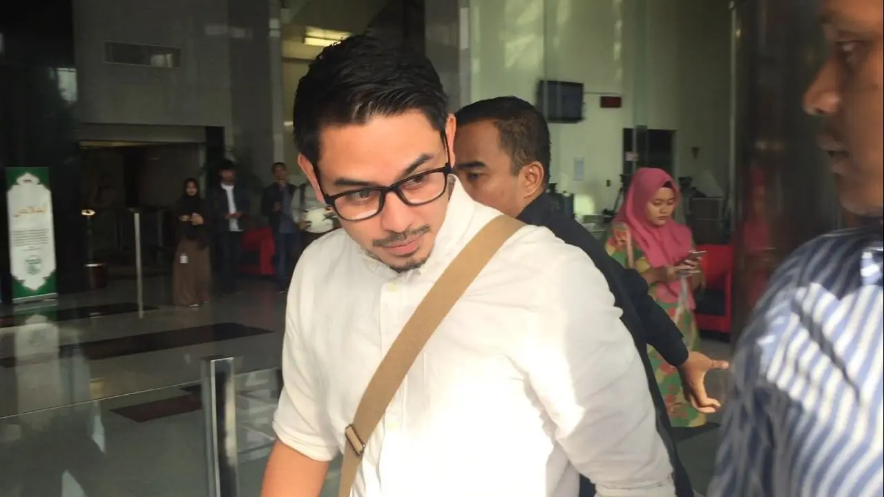 Zumi Laza, adik kandung Gubernur nonaktif Jambi Zumi Zola
