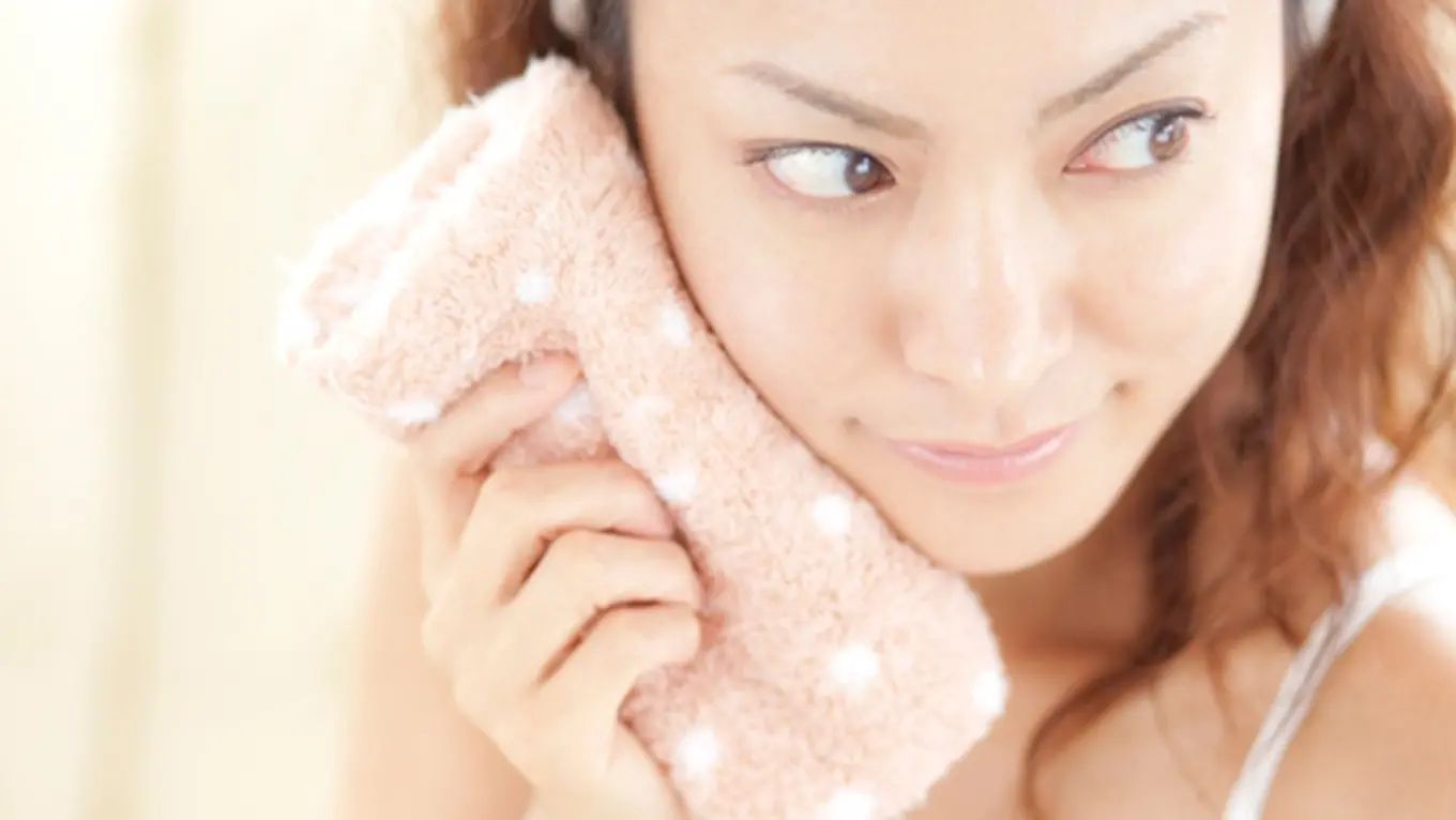 Yuk Hilangkan Lemak Pada Wajah Dengan Metode Handuk Hangat Ini Beauty