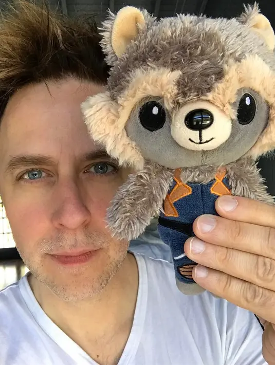 Dalam sebuah cuitan, James Gunn pun menyinggung korban pemerkosaan. (instagram/jamesgunn)