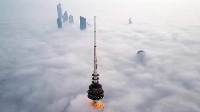 Pemandangan Menakjubkan Gedung-Gedung Pencakar Langit Kuwait Menembus Awan