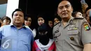 Tersangka penjualan bayi artis Ruben Onsu dan Ayu Tingting saat ditunjukan Reserse Kriminal Khusus Polda Metro Jaya, Jakarta, Jumat (11/9/2015). Tersangka perempuan lulusan SMK berinisial UW diduga bertindak sendirian. (Liputan6.com/Yoppy Renato)