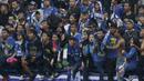 Bobotoh saat mendukung Persib Bandung melawan Persiwa Wamena pada laga Piala Indonesia di Stadion Si Jalak Harupat, Bandung, Senin (11/2). Persib menang 7-0 atas Persiwa. (Bola.com/M Iqbal Ichsan)