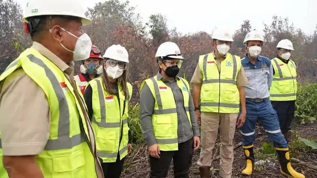 MIND ID memobilisasi personel dan peralatan pemadam untuk menangani karhutla. (Dok MIND ID)