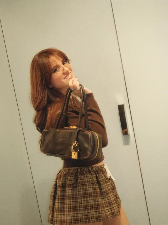 Preppy Chic! Marsha Aruan Tampil Stylish Serba Coklat dalam Balutan Miu Miu, Tas Mewah Rp60 Jutaan Jadi Statement