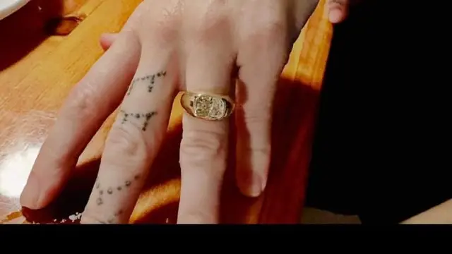 Miley Cyrus Resmi Tunangan dengan Maxx Morando, Cincin Emas dengan Berlian Kuning Jadi Sorotan