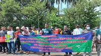 Forum Mahasiswa Orang Asli Papua untuk Daerah Otonomi Baru (DOB) menggelar aksi demo di area Patung Kuda, Jakarta Pusat, Selasa, 7 Juni 2022. (Liputan6.com/M Radityo Priyasmoto)