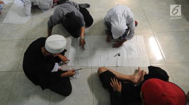 Antusiasme Murid SLB Belajar Keterampilan Membatik