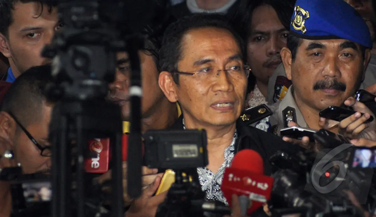 Wakil Ketua KPK Adnan Pandu Praja mendatangi Mabes Polri di Jl Trunojoyo, Jakarta, Jumat (23/1/2015).(Liputan6.com/Miftahul Hayat)