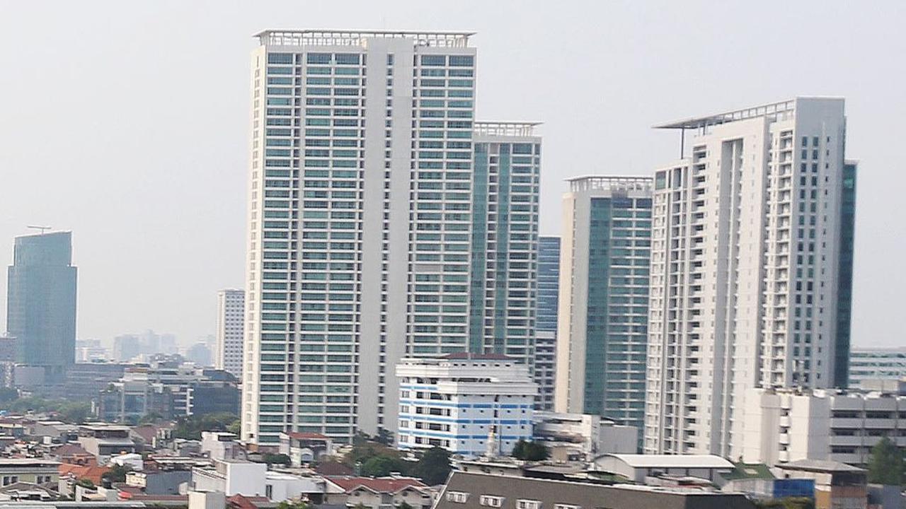 Sementara rangking kualitas udara berdasarkan wilayah di Jakarta, Jeruk Purut berada di posisi pertama terburuk dengan AQI US 161 disusul kedua Gran Melia Jakarta AQI US 151 dan ketiga AHP - Capital Place AQI US 136.
