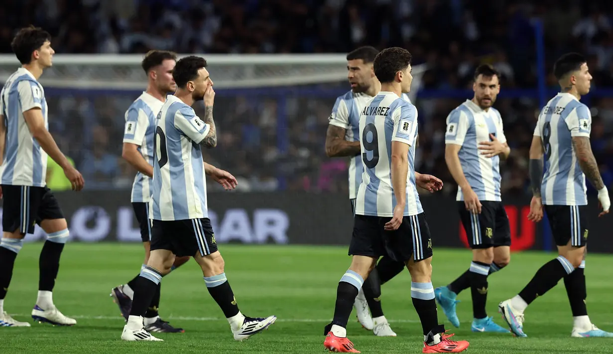 Kemenangan atas Peru membuat Argentina kian perkasa di puncak klasemen Kualifikasi Piala Dunia 2026 zona Amerika Selatan atau Conmebol dengan 25 poin dari 12 pertandingan. Sementara Peru menjadi juru kunci dengan tujuh angka. (ALEJANDRO PAGNI/AFP)