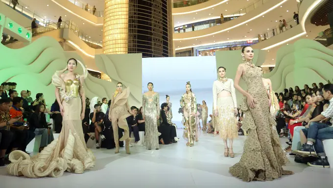 Kenang Kejayaan Kerajaan Majapahit di Koleksi Gaun Mewah Maharani dari Ivan Gunawan