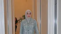 Mengharukan, Begini Dukungan Aurel Hermansyah untuk Krisdayanti dari Belakang Panggung