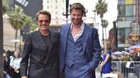 Robert Downey Jr dan Chris Hemsworth. (Jordan Strauss/Invision/AP)