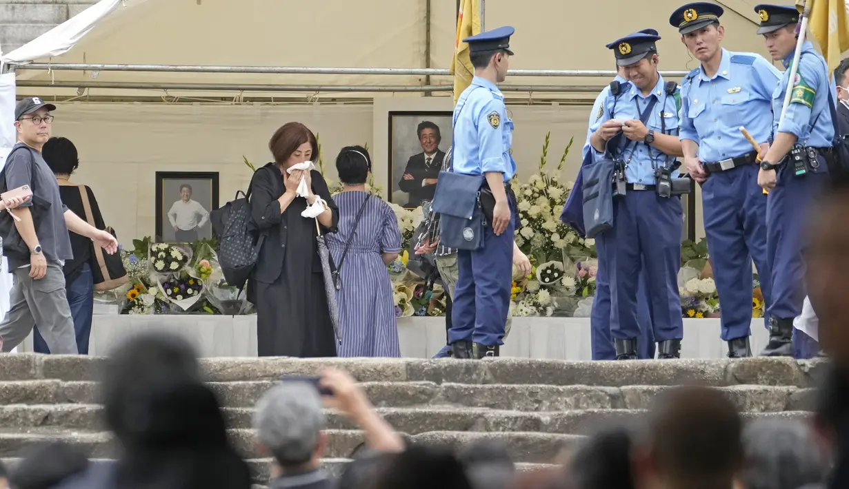 Ribuan orang, termasuk puluhan pemimpin dunia, menghadiri pemakaman kenegaraan Shinzo Abe pada 27 September 2022. (AP Photo/Shuji Kajiyama)