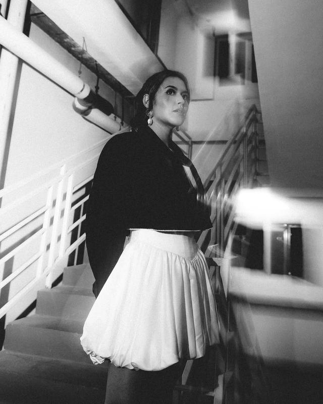 Dari casual sampai gaun mewah, intip 6 gaya Raisa di balik panggung ini glamor dan slay