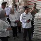 Wakil Bupati Gunungkidul, Heri Susanto, meninjau langsung lokasi distributor untuk memastikan ketersediaan barang. Termasuk gejolak harga jelang perayaan hari raya yang tinggal beberapa hari lagi.