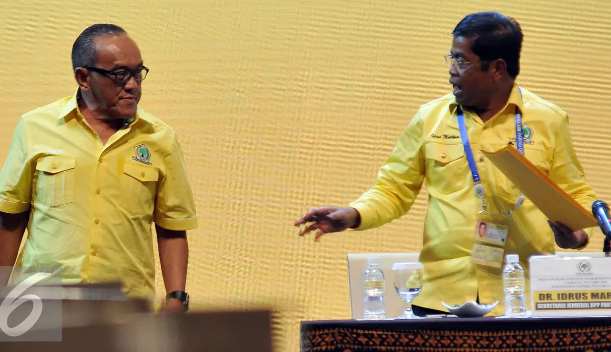 Ketum Partai Golkar Aburizal Bakrie (kiri) dan Sekjen Partai Golkar Idrus Marham saat menghadiri Munaslub Golkar di Nusa Dua, Bali (16/5). Ical menyatakan kesanggupannya untuk menjadi Ketua Dewan Pembina Partai Golkar. (Liputan6.com/Johan Tallo)