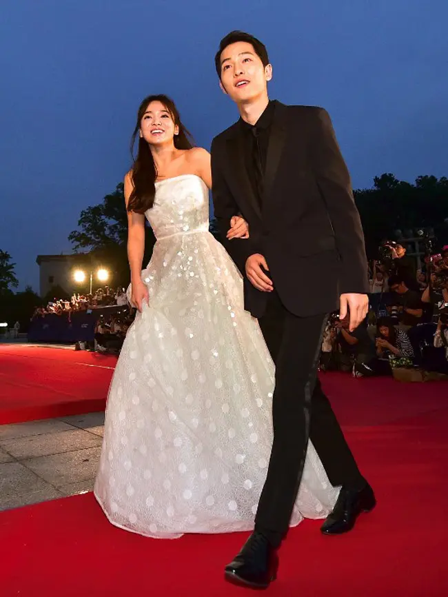 Song Joong Ki dan Song Hye Kyo. (AFP/Yung Yeon Je)