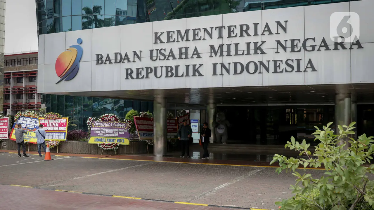 Kantor Erick Thohir Banjir Karangan Bunga