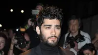 Zayn Malik pun terlihat jauh lebih tua dari usianya ketika janggutnya terlalu panjang. Ia akan menginjak usia 24 tahun pada Januari tahun 2018. (ANGELA WEISS / AFP)