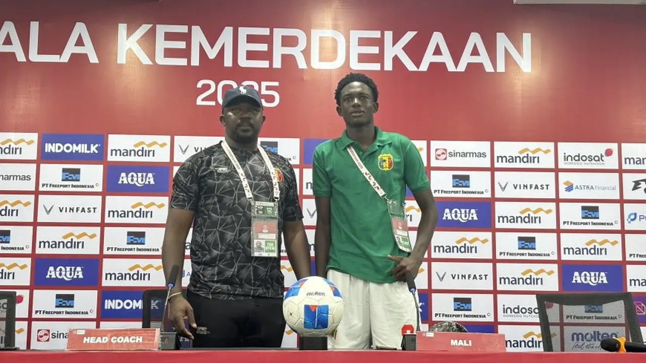 N’Djicaura Raymond Bomba (kanan)
