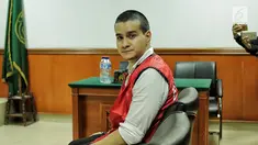 Artis peran Steve Emmanuel menjalani sidang perdana dugaan kasus narkoba di Pengadilan Negeri Jakarta Barat, Kamis (21/3). Sidang Steve Emmanuel itu beragendakan pembacaan dakwaan oleh Jaksa Penuntut Umum (JPU). (Liputan6.com/Faizal Fanani)