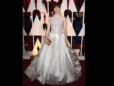 Nominator aktris terbaik, Felicity Jones tampil elegan di red carpet Oscar 2015 di Los Angeles, Hollywood, Minggu (22/2). (Frazer Harrison/Getty Images/AFP)