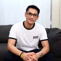 Afgan saat berlatih untuk konser di Malaysia dan Singapura. (Nurwahyunan/Bintang.com)