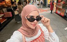 Makin Cantik Tampil Berhijab, ini Momen Keseruan Syahnaz saat Jalan-jalan di Macau