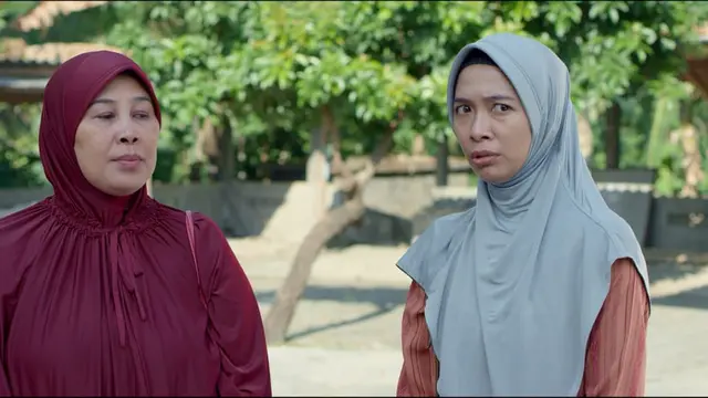 Yu Sam diperankan Dyah Mulani dan Bu Tri dimainkan Angeline Rizky. (Foto: Dok. Ravacana Films)