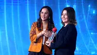 Qlola by BRI meraih penghargaan di ajang IDX Channel Anugerah Inovasi Indonesia 2025 yang diselenggarakan di Main Hall Bursa Efek Indonesia, Jakarta (10/10/2025).