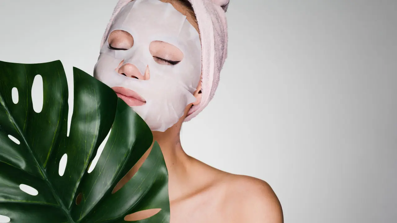 Sheet Mask Harusnya Bikin Wajah Terawat Tapi Malah Jerawatan, Kok Bisa?