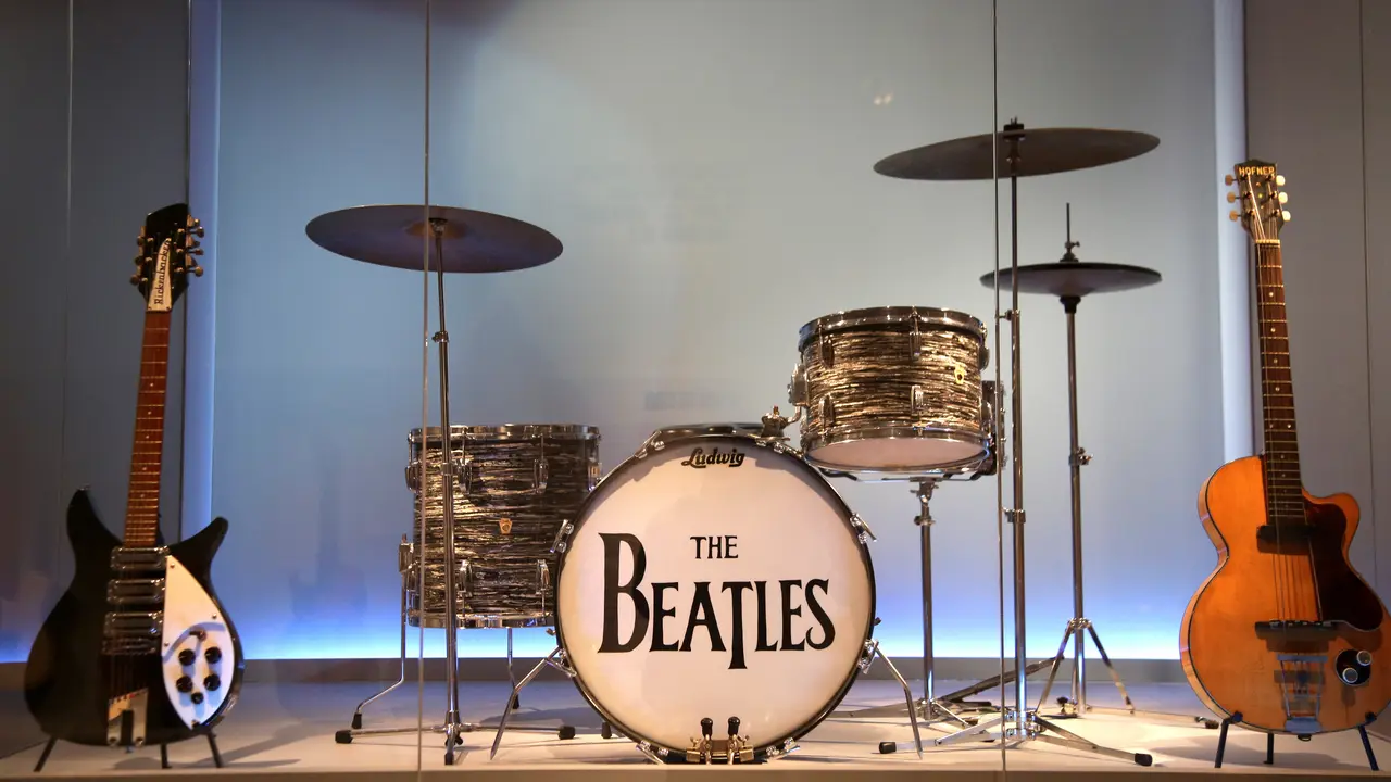 Pameran Instrumen Play It Loud