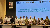 Menko Pangan Zulkifli Hasan alias Zulhas di Gedung Kementerian Kesehatan (Kemenkes), Kuningan, Jakarta Selatan, Minggu (28/9/2025). (Liputan6.com/Nanda Perdana)