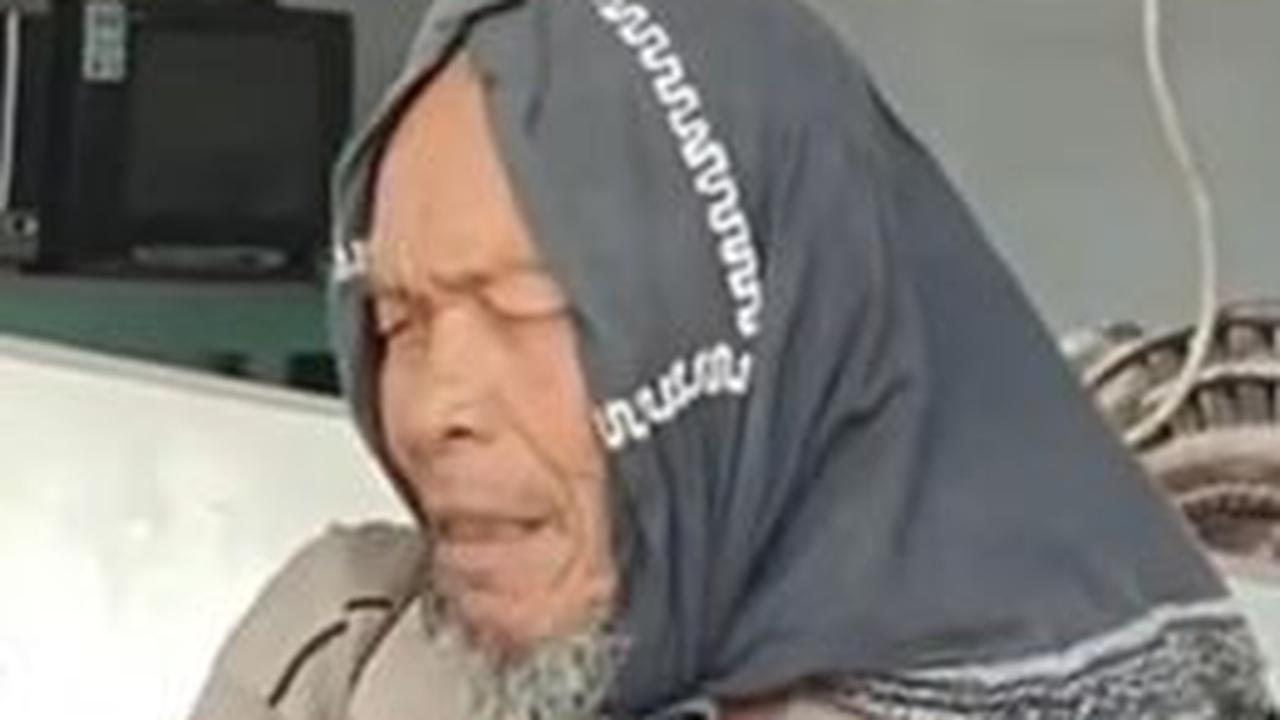 "Memangnya tak kangen sama istri?" tanya Ipda Purnomo. "Sudah meninggal," jawab si mbah.