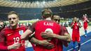 Harry Kane dan Jamie Vardy merayakan kemenangan timnya atas Jerman 3-2 pada laga persahabatan di Stadion Olympik, Berlin, Minggu (27/3/2016). (AFP/Odd Andersen)