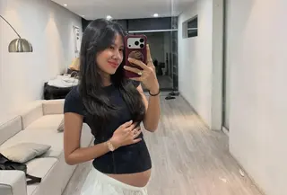 Sempat alami morning sickness, Shenina Cinnamon pamer baby bump dengan nyaman (@sheninacinnamon)