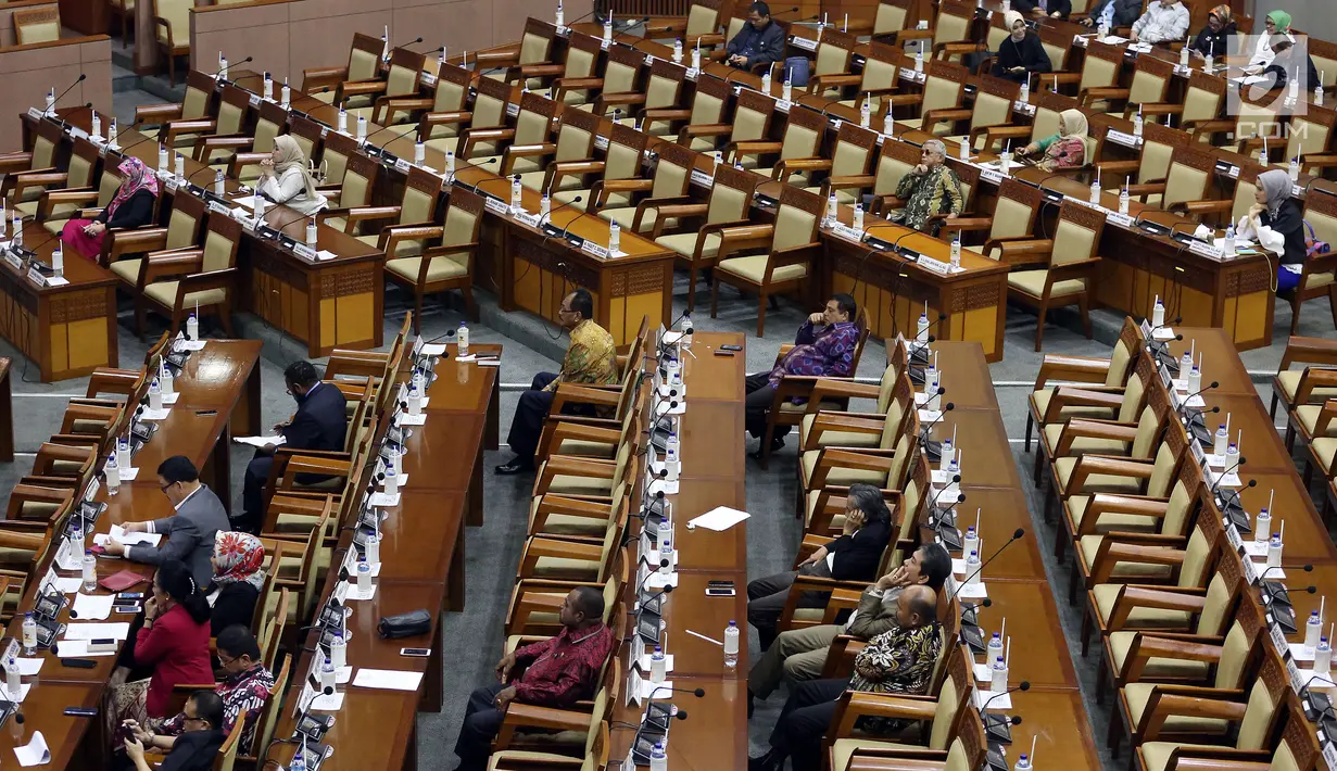 Suasana Rapat Paripurna ke-6 Masa Persidangan I Tahun 2017-2018 di Kompleks Parlemen, Senayan, Jakarta, Selasa (26/9). Dalam sidang ini Pansus Angket menyerahkan laporan terkait pelaksanaan tugas dan kewenangan KPK. (Liputan6.com/JohanTallo)