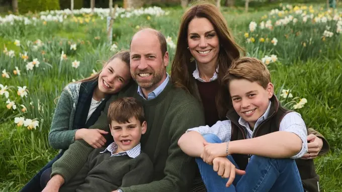 Pangeran William dan Kate Middleton rilis Kartu Natal 2025 bersama ketiga anaknya. [@princeandprincessofwales]