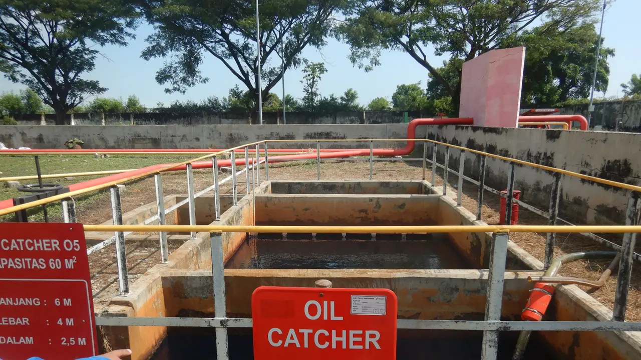 PT Pertamina Patra Niaga, Sub Holding Commercial & Trading Pertamina memastikan tidak ada tumpahan bahan bakar minyak (BBM) yang rembes ke area permukiman warga.