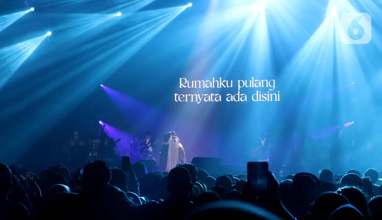Yura Yunita bersama ibunya menyanyikan lagu berjudul Pulang. (Liputan6.com/Helmi Fithriansyah)