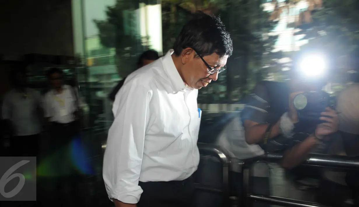 Dirjen Bina Marga Kementerian PUPR, Hediyanto W Husaini usai di periksa oleh KPK, Jakarta, (1/6).Kasus yang menjerat politikus PDI Perjuangan Damayanti Wisnu Putranti bersama beberapa sejawatnya di Komisi V DPR RI. (Liputan6.com/Helmi Afandi)