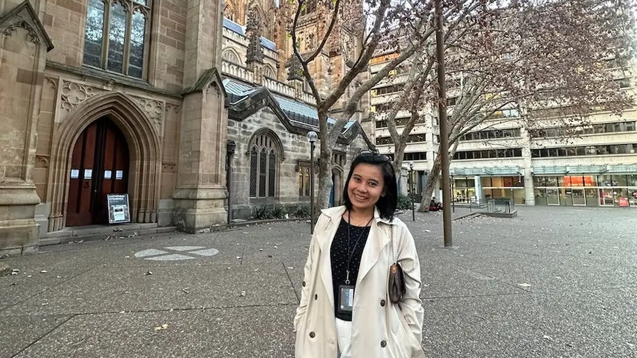 Mahasiswi asal Indonesia Rogate Sianipar sempat melayani pelaku penikaman di Sydney beberapa jam sebelum ia membunuh enam orang. (Koleksi pribadi)