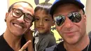 Tom Morello juga mengunggah foto bersama dengan pria dan seorang anak yang diberi nama Vivaldi Morello. 
(Liputan6.com/IG/@tommorello)
