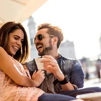 Seberapa sering kamu dan pasangan tertawa bersama ternyata dapat mempengaruhi kualitas hubungan. (Foto: rd.com)