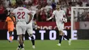Tak ingin kalah, Sevilla langsung tancap gas menyerang. Hasilnya, Youssef En-Nesyri sukses mencetak gol di menit ke-69 dengan sebuah percobaan dari bagian tengah kotak 16 ke bagian tengah atas gawang usai menerima assist Suso dengan umpan silang. Skor jadi imbang 1-1. (CRISTINA QUICLER/AFP)